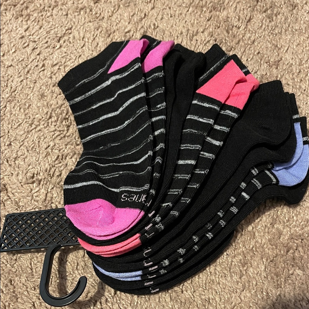 FREE w/purchase. 6 Pair Hanes Women’s Socks -pink purple black blue white stripe